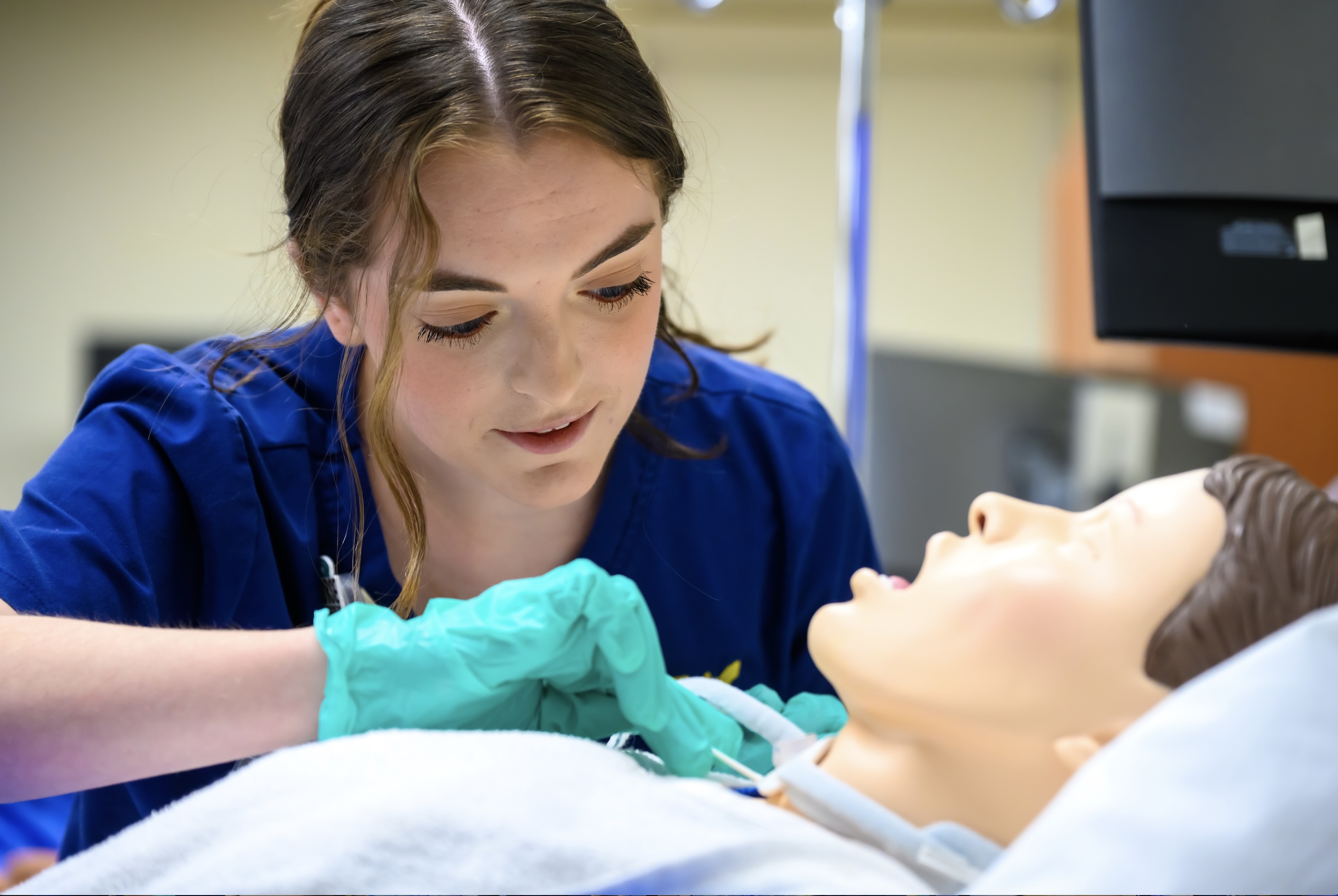 Learner of WV STEPS practice in the simulation lab.